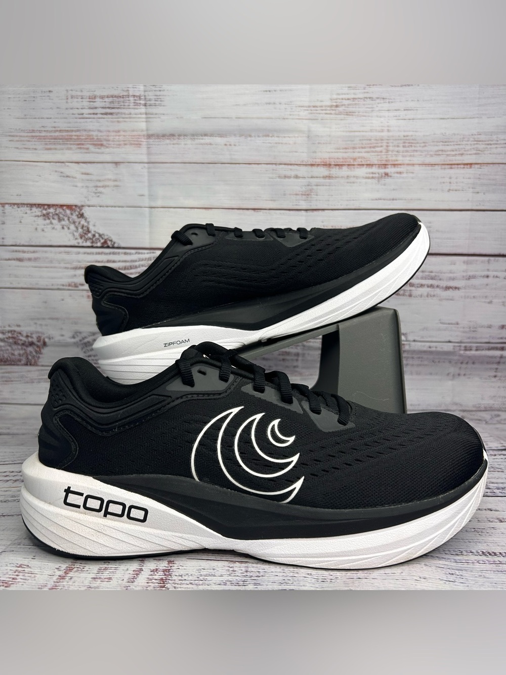Topo Athletic Phantom 4 Mens Size 9.5 M Black White Running Sneakers Shoes